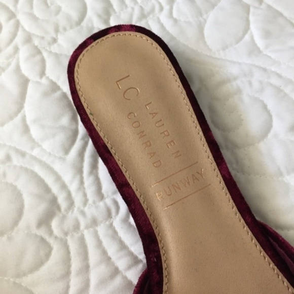 FLASH SALE! LC Lauren Conrad Crushed Velvet Mules - Picture 4 of 6